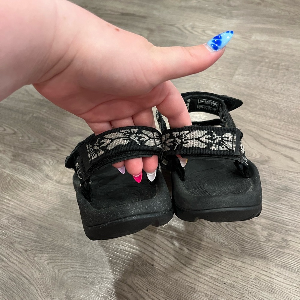 teva sandals - Picture 4 of 6